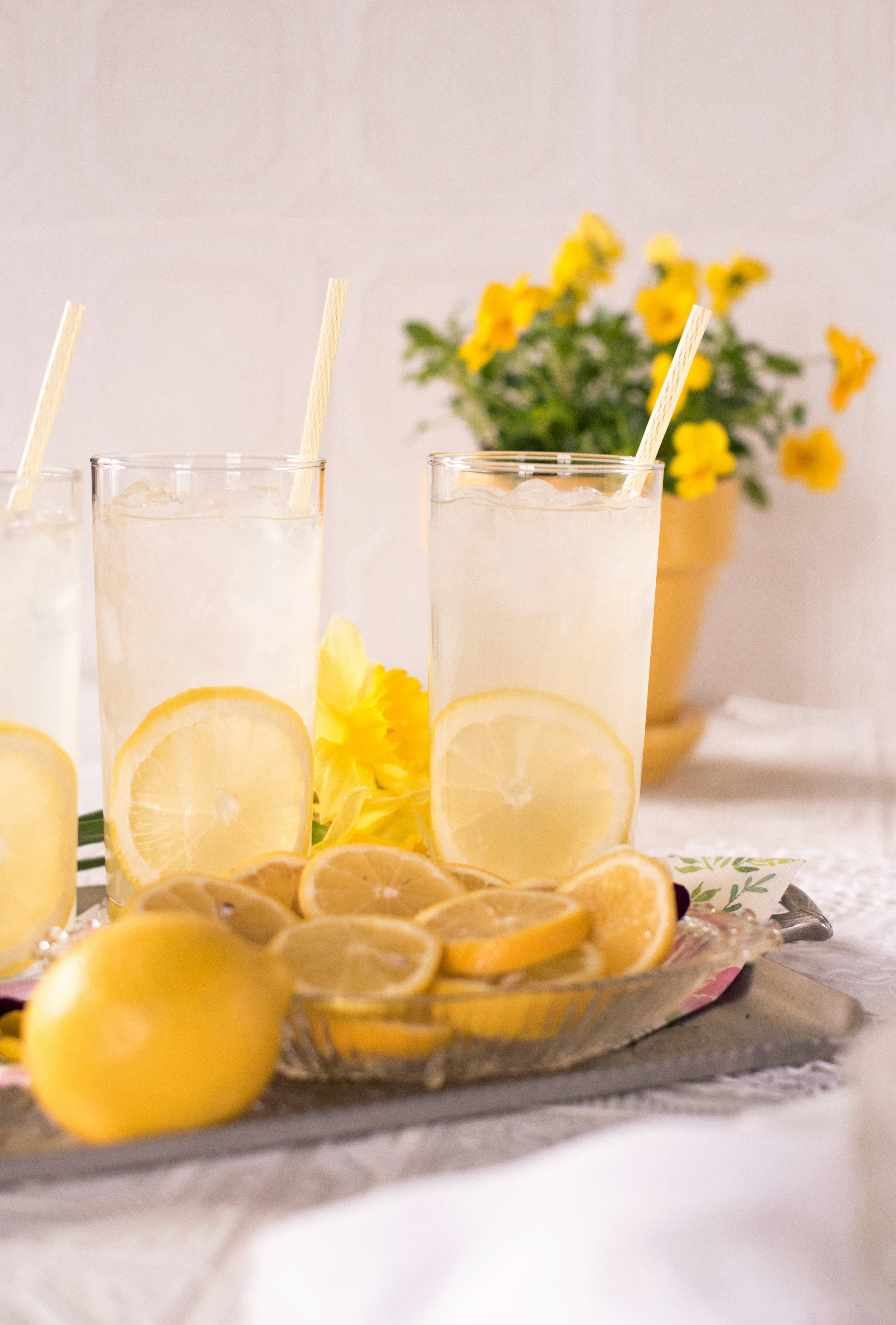 Classic Homemade Lemonade - Fresh & Tangy